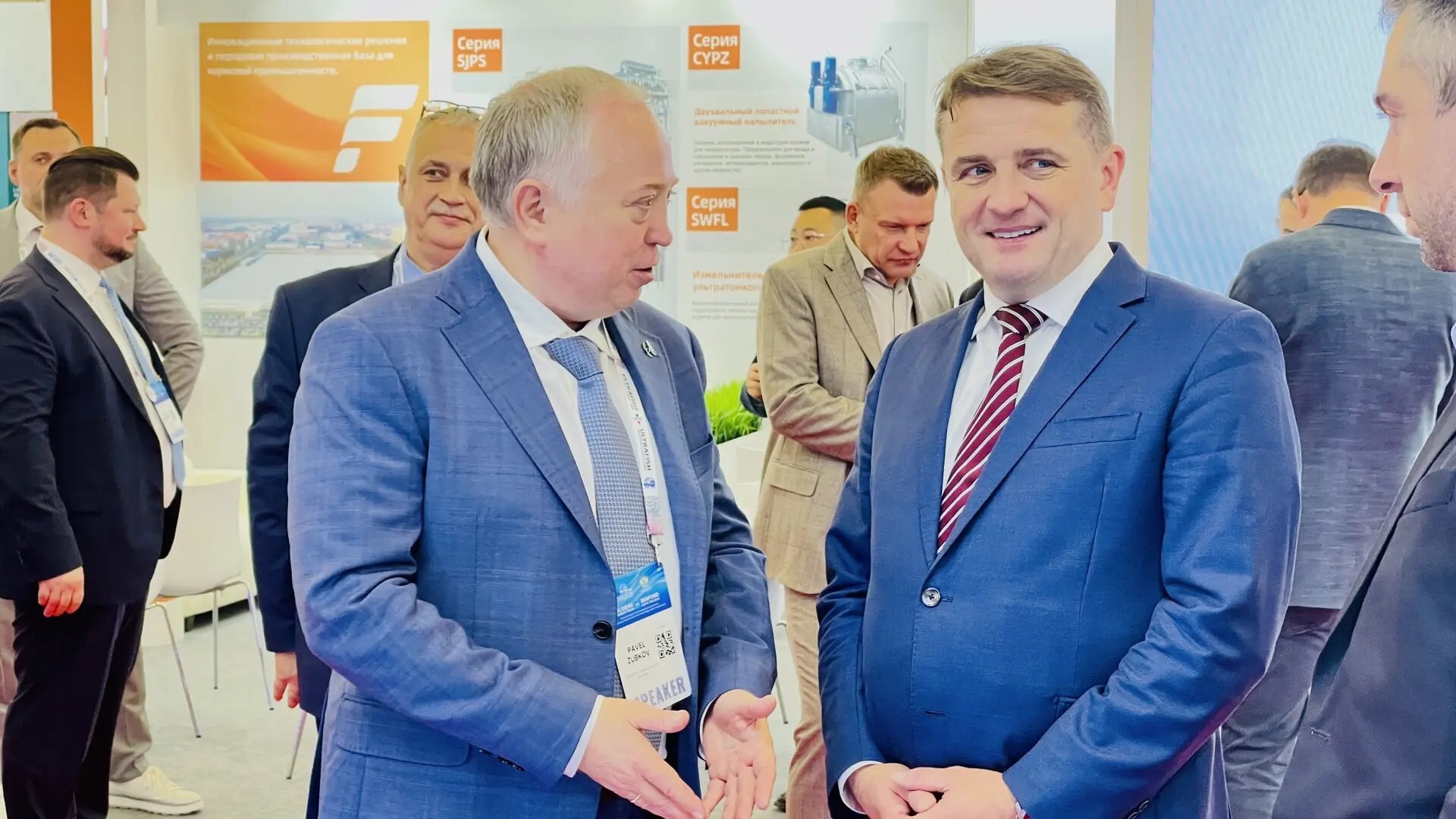 Представители МКС на выставке